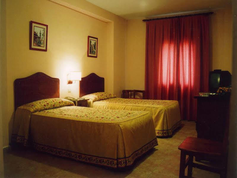 Hostal Santo Tome Толедо Екстер'єр фото
