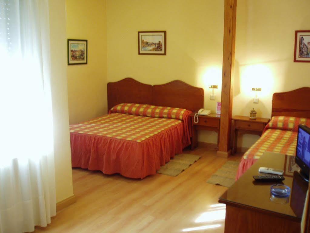 Hostal Santo Tome Толедо Екстер'єр фото